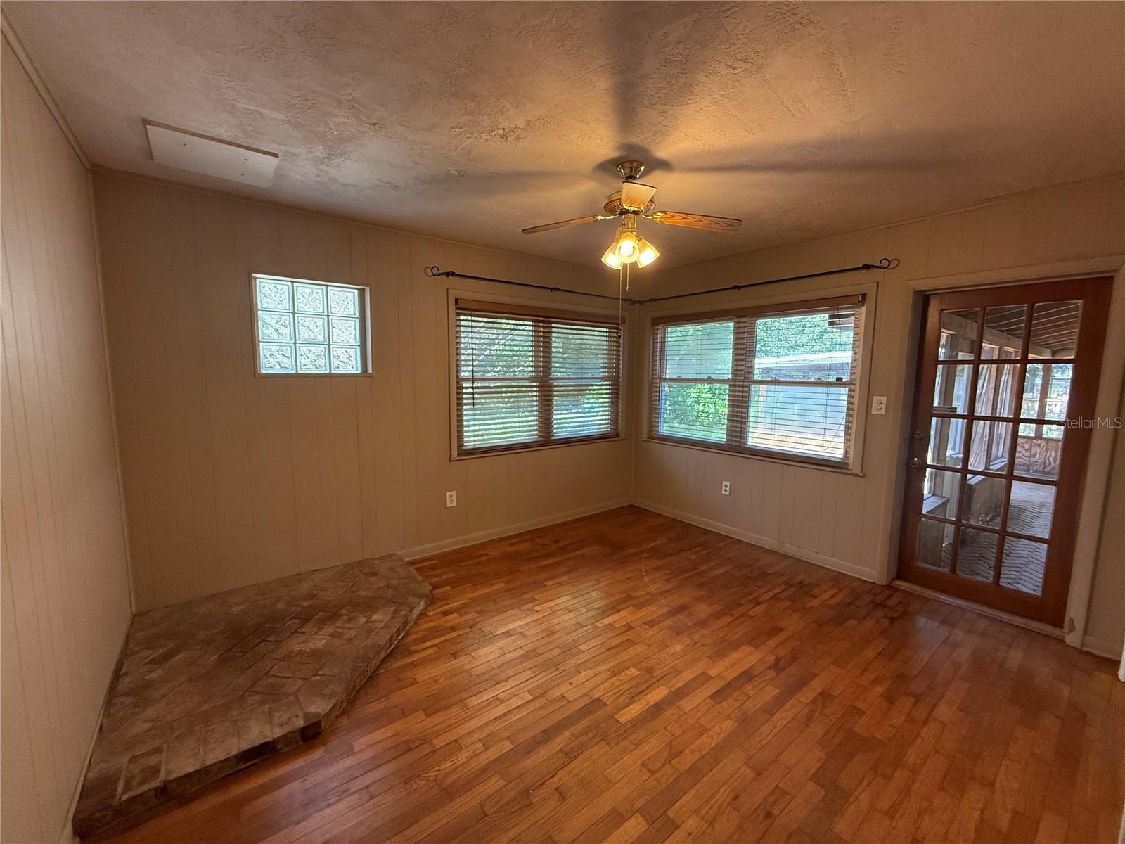 LAND O LAKES ACRES - Residential Lease