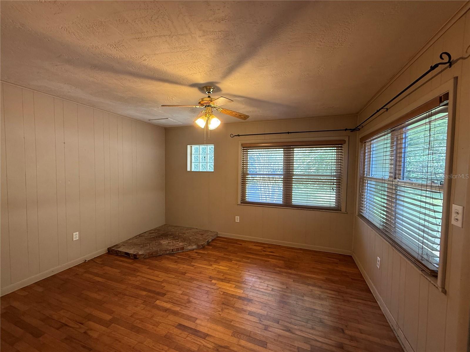 LAND O LAKES ACRES - Residential Lease