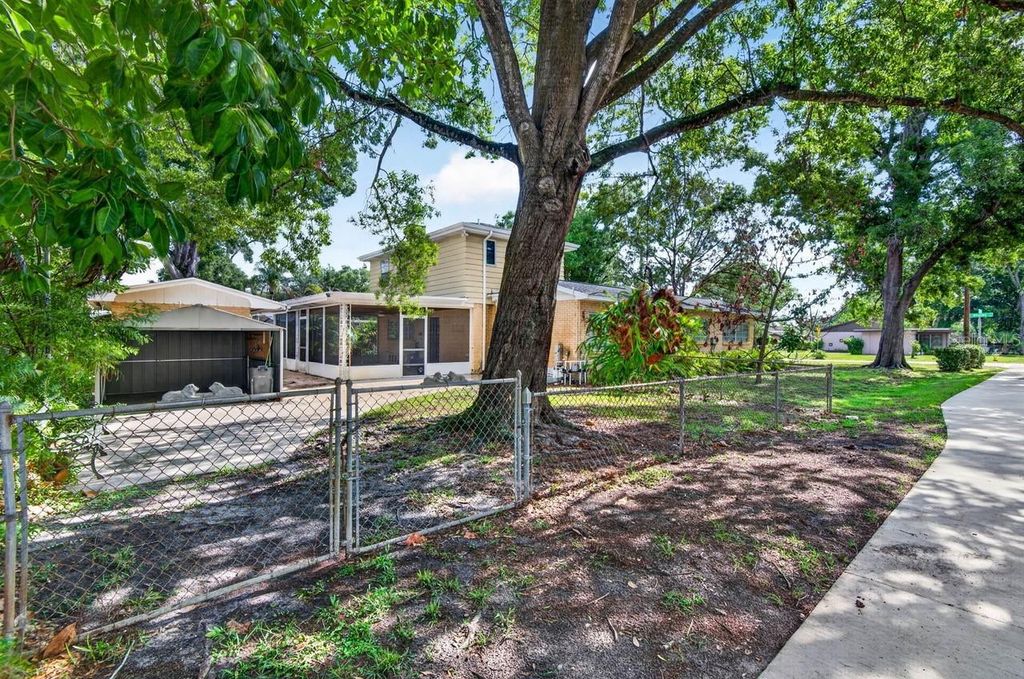 Photo of 825 W Whatley Place, Tampa, FL 33604 (MLS # TB8511444)