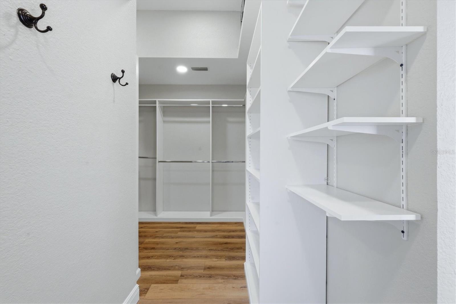 RIVERWOOD - Residential