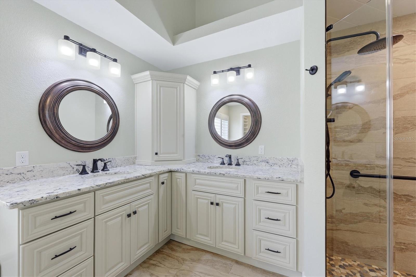 RIVERWOOD - Residential