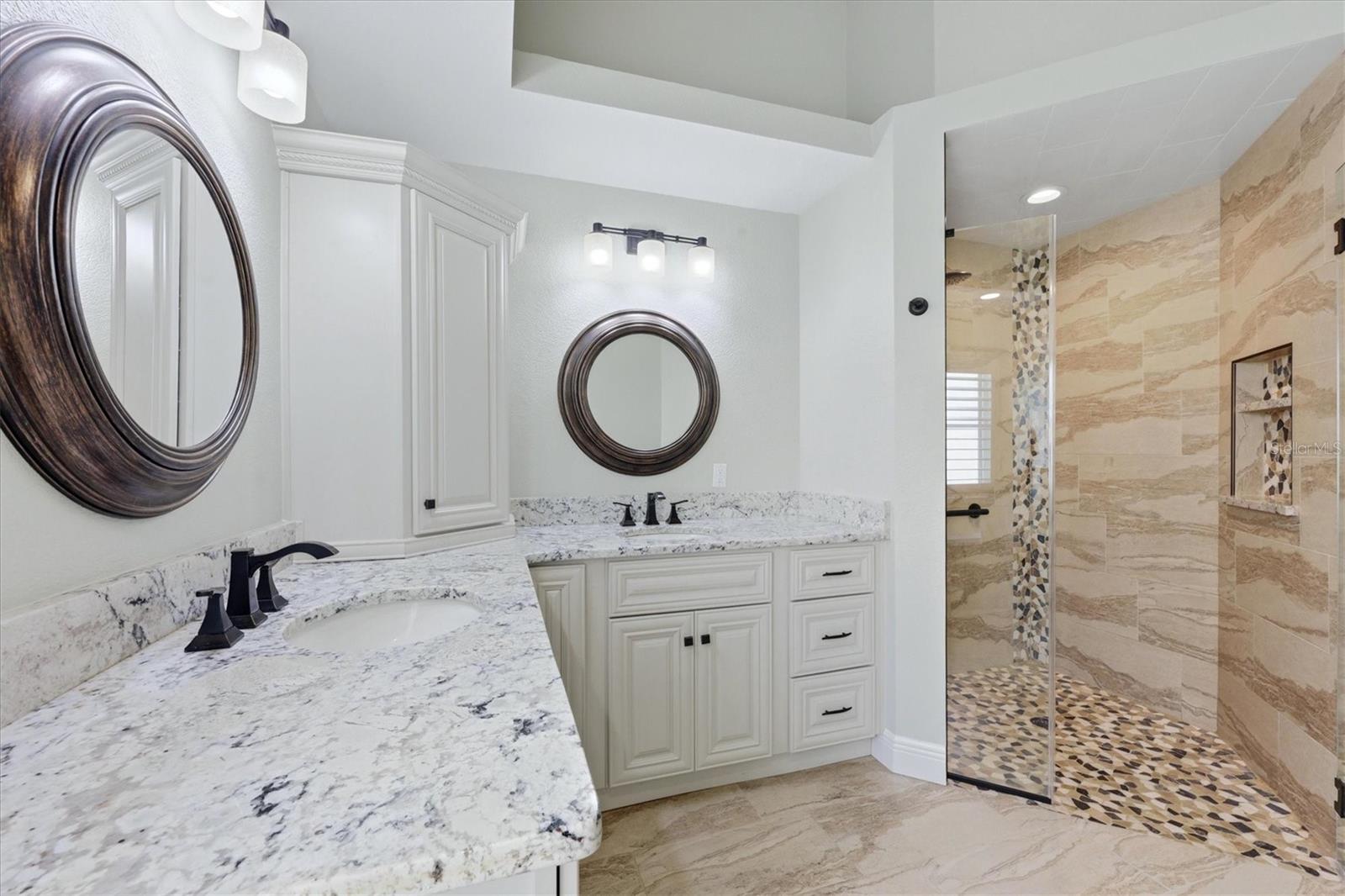 RIVERWOOD - Residential