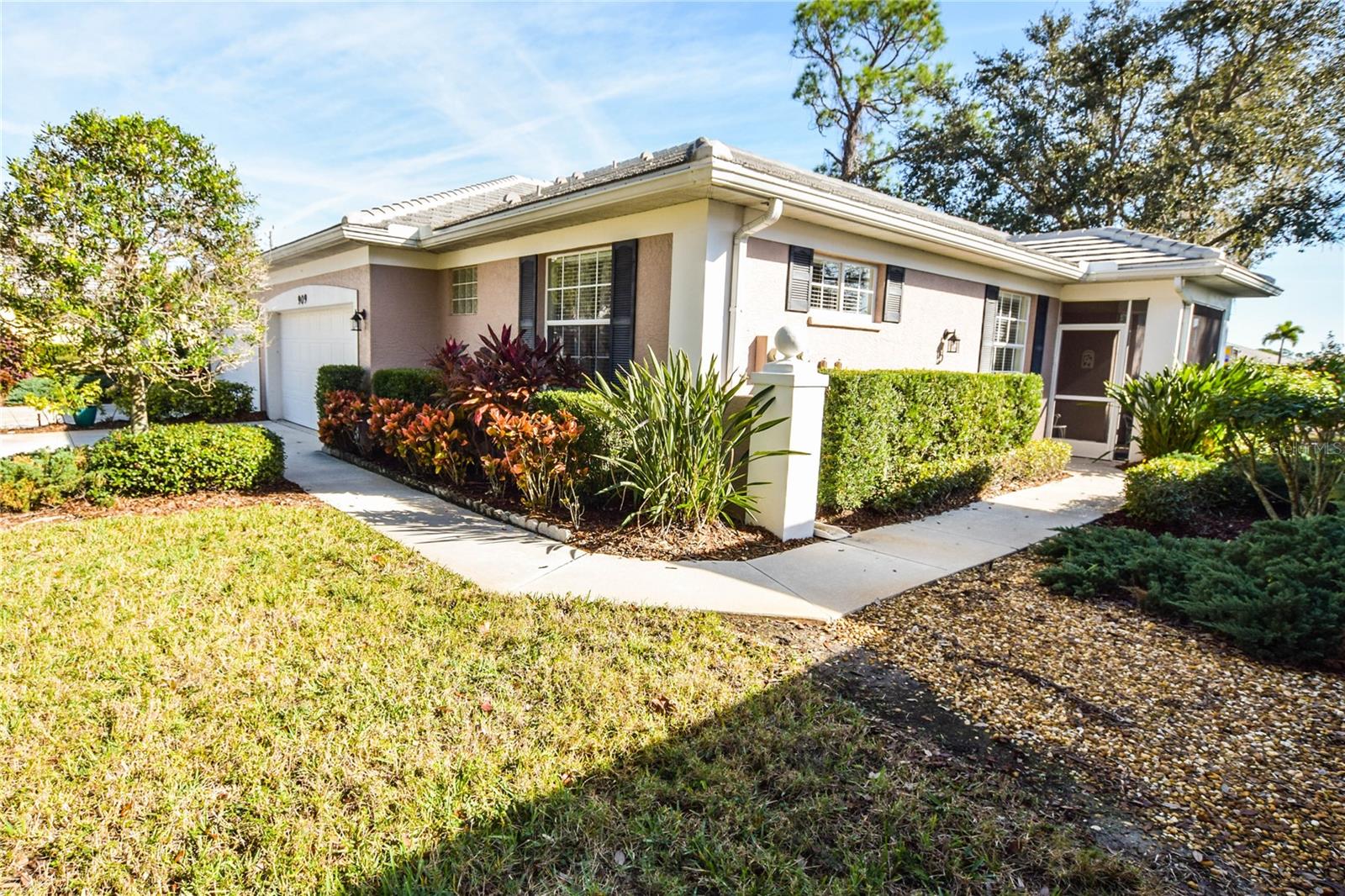 909 BARCLAY COURT