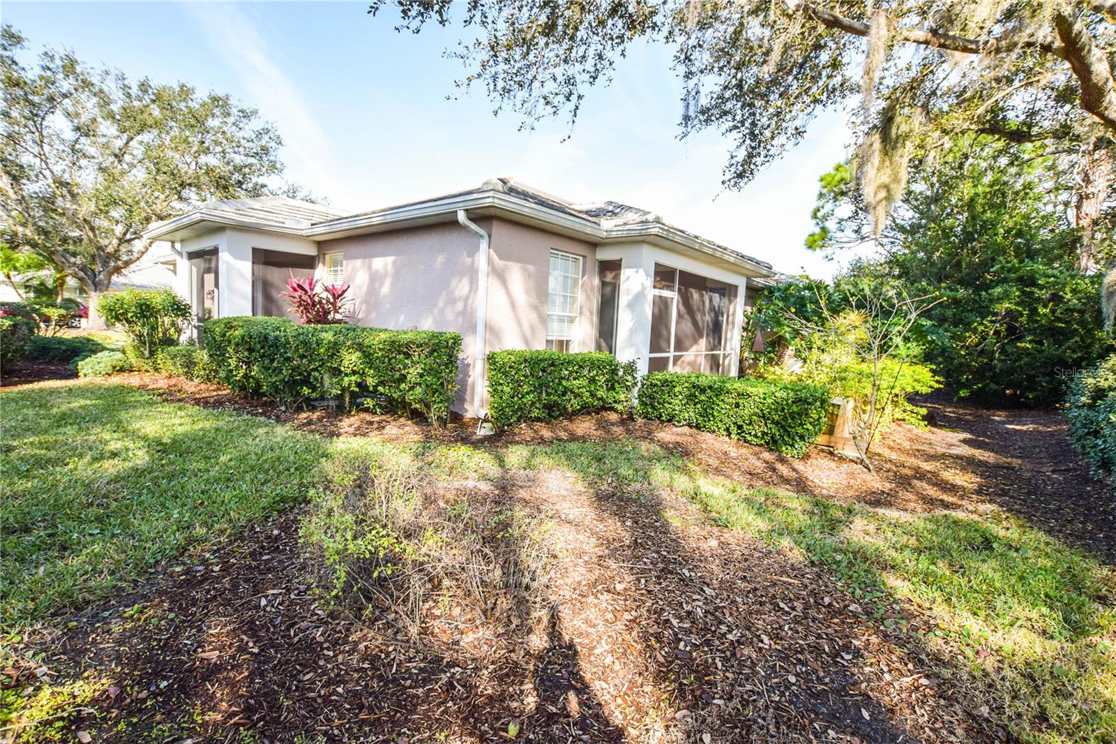 909 BARCLAY COURT