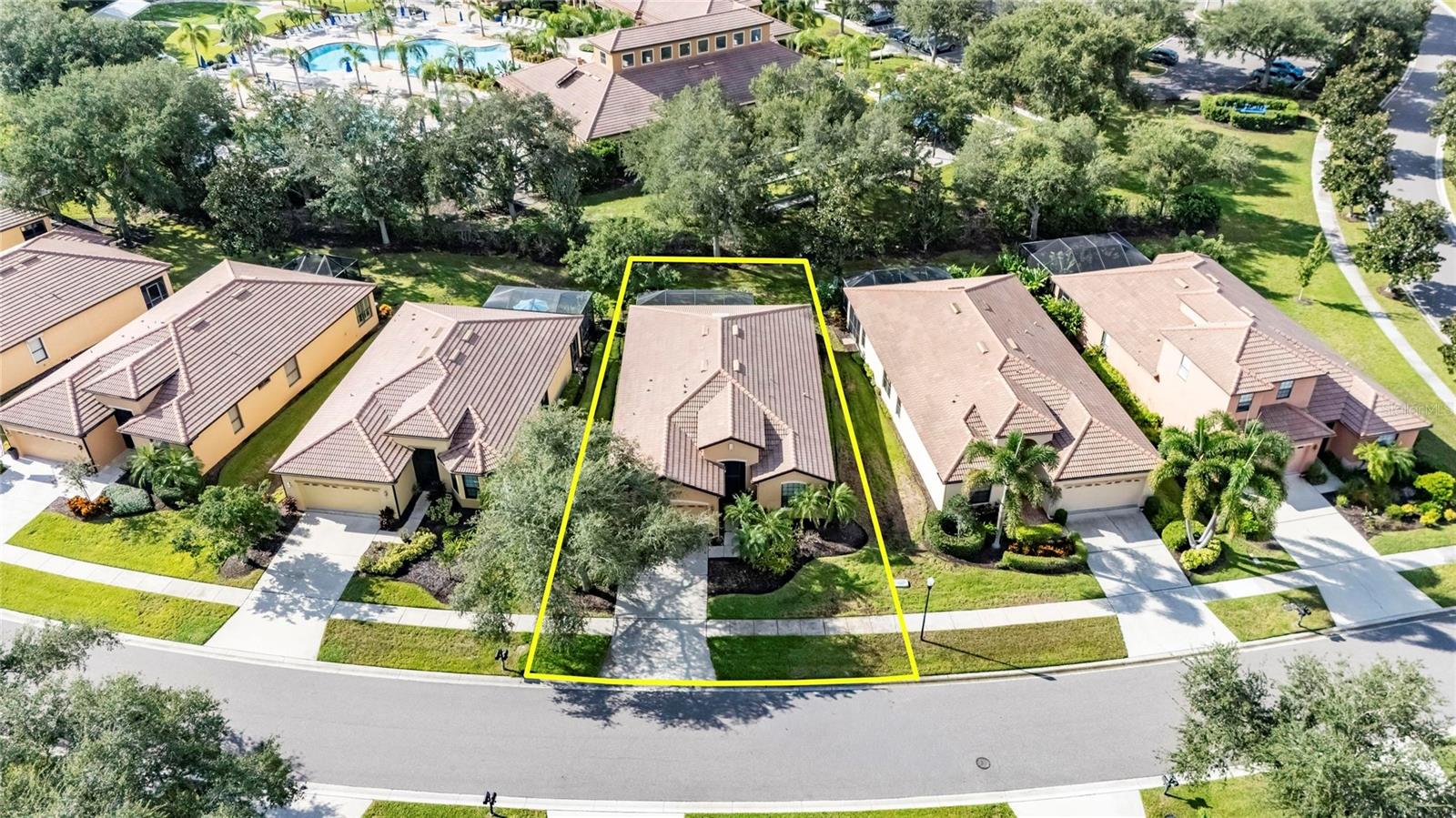 144 SILVER FALLS DRIVE, APOLLO BEACH, FL, 33572 3 144 SILVER FALLS DRIVE