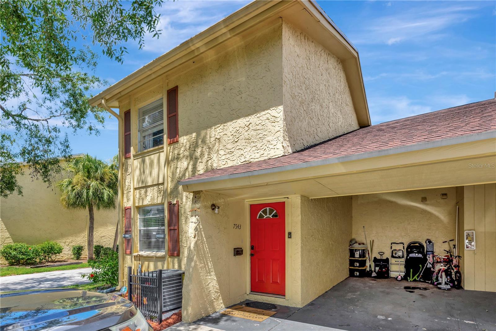 Welcome to 7543 Abonado Road! This updated 3-bedroom, 2.5-bath townhouse offers 1,588 sq ft of stylish, move-in-ready living with NO FLOOD ZONE! Thoughtfully refreshed, enjoy a newer roof (2022), fresh interior paint, plush upstairs carpeting, sleek ceramic tile downstairs, and a modern kitchen with stainless steel appliances. The open living and dining area seamlessly connects to the kitchen for maximum flow. The spacious main-floor primary suite features dual walk-in closets, in-unit laundry, and a renovated ensuite with double vanities providing generous storage. Upstairs, two additional bedrooms, each with walk-in closets, provide comfort, flexibility, and privacy. The community features a swimming pool, tennis court, gym, and is PET FRIENDLY!
Additional highlights include a covered carport, maintenance free living with the sewer, trash and water included in the monthly fees, and a prime Town 'n' Country location just minutes from Westchase, Tampa International Airport, Raymond James Stadium, shopping, dining, and major highways. This townhome combines modern comfort with unmatched convenience don’t miss the opportunity to make it yours! .