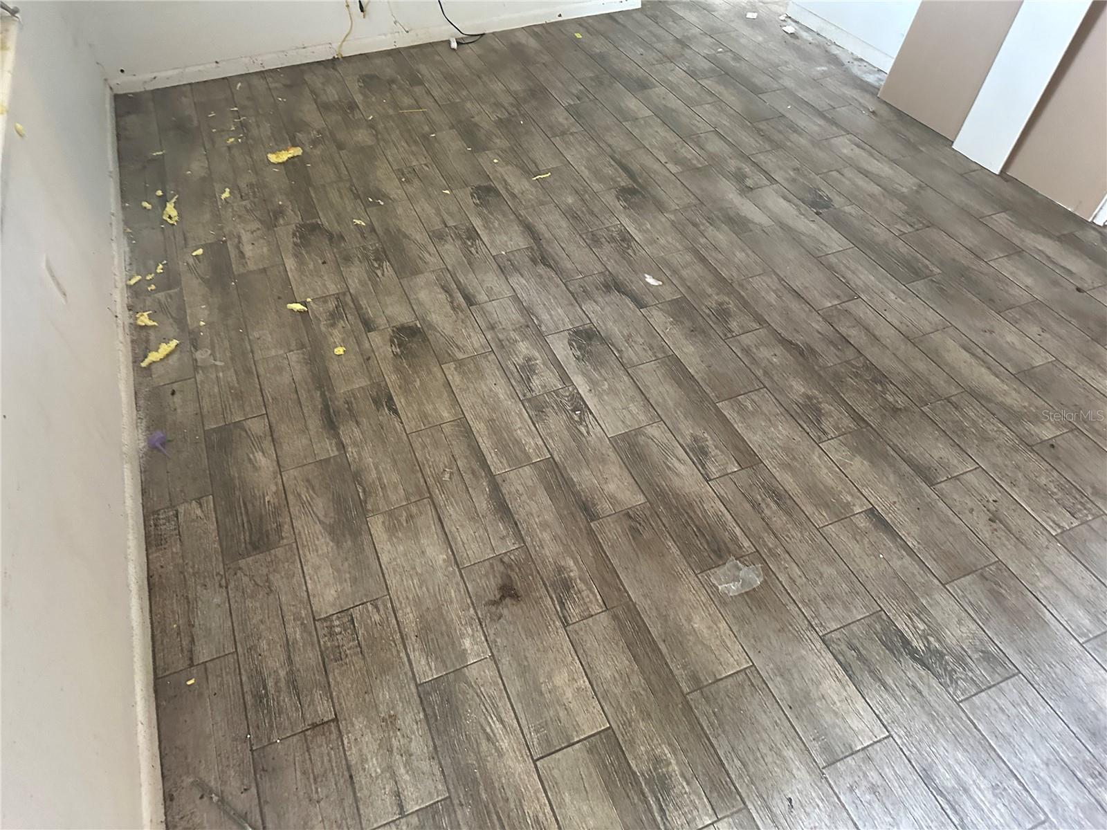 BEVERLY HILLS UNIT 02 - Residential Lease