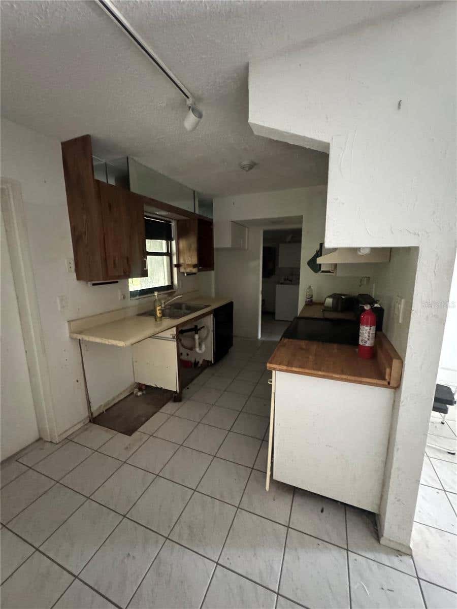 Photo of 3896 Hawkeye Circle, Sarasota, FL 34232 (MLS # G5116987)
