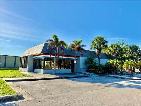 Photo of 1520 Lakeview Drive, Sebring, FL 33870 (MLS # L4962866)