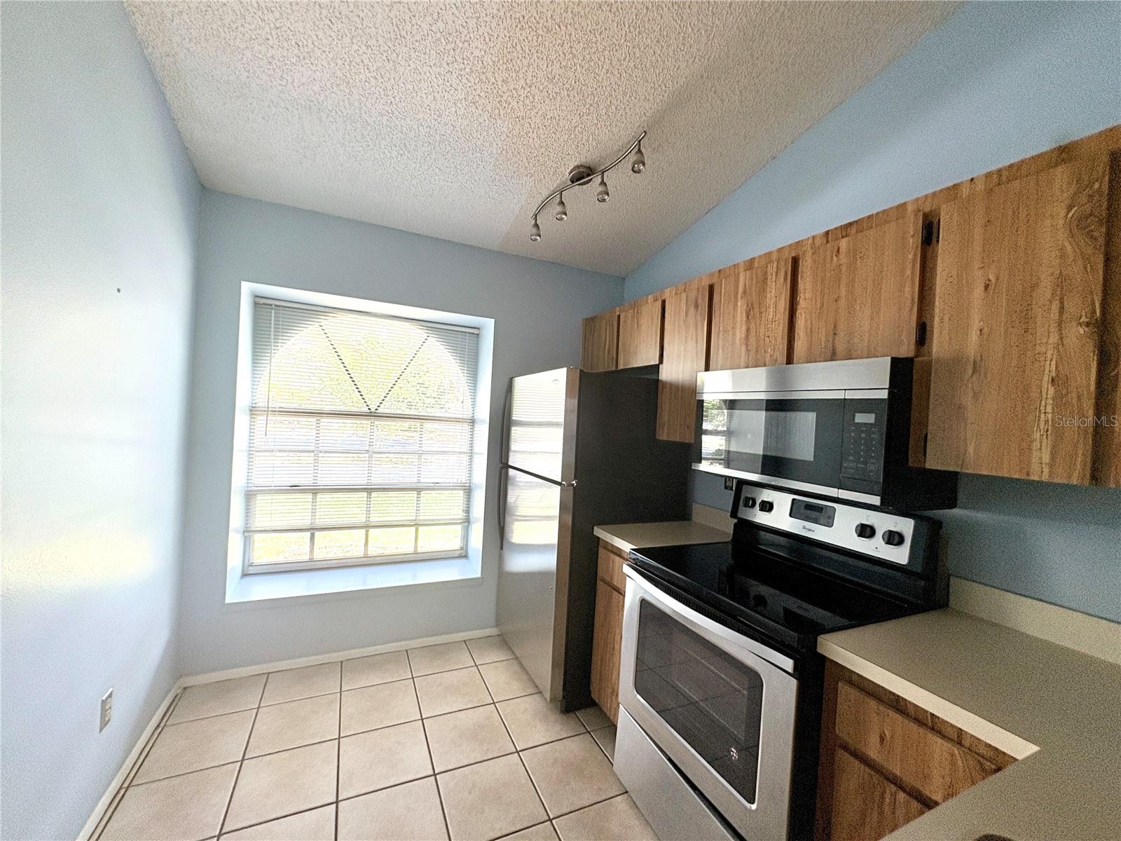 BELLE OAK VILLAS - Residential Lease