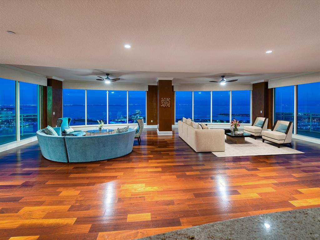 OVATION CONDO - Residential