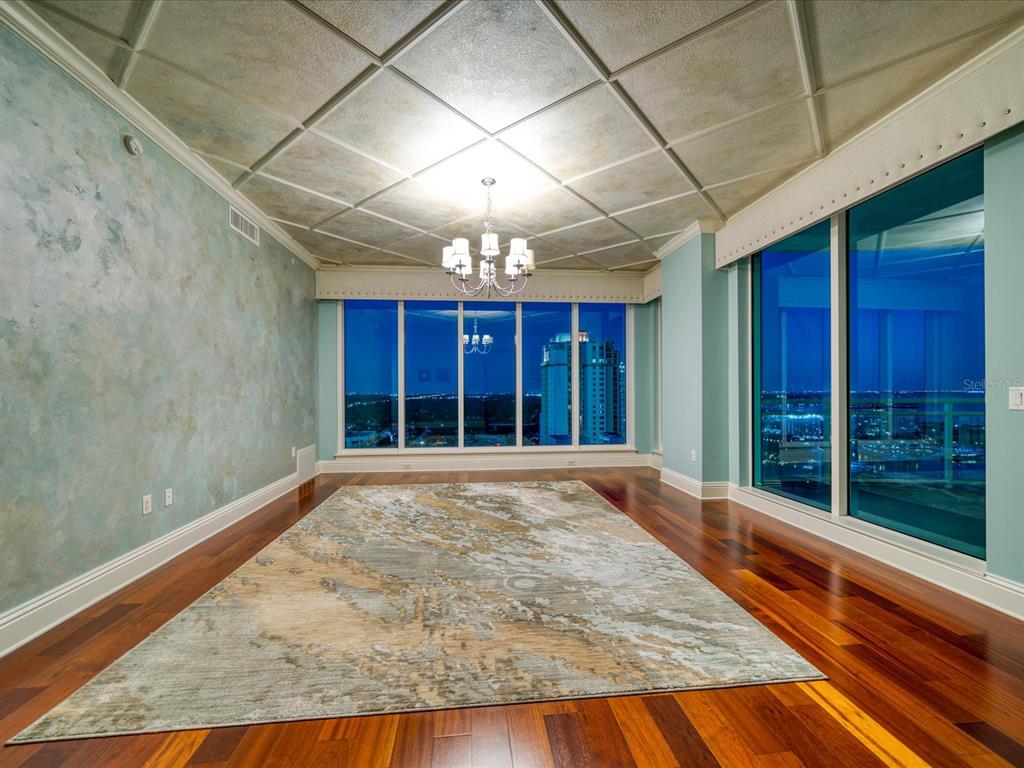 OVATION CONDO - Residential