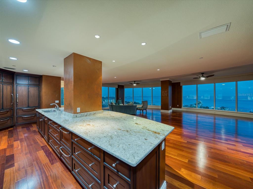 OVATION CONDO - Residential