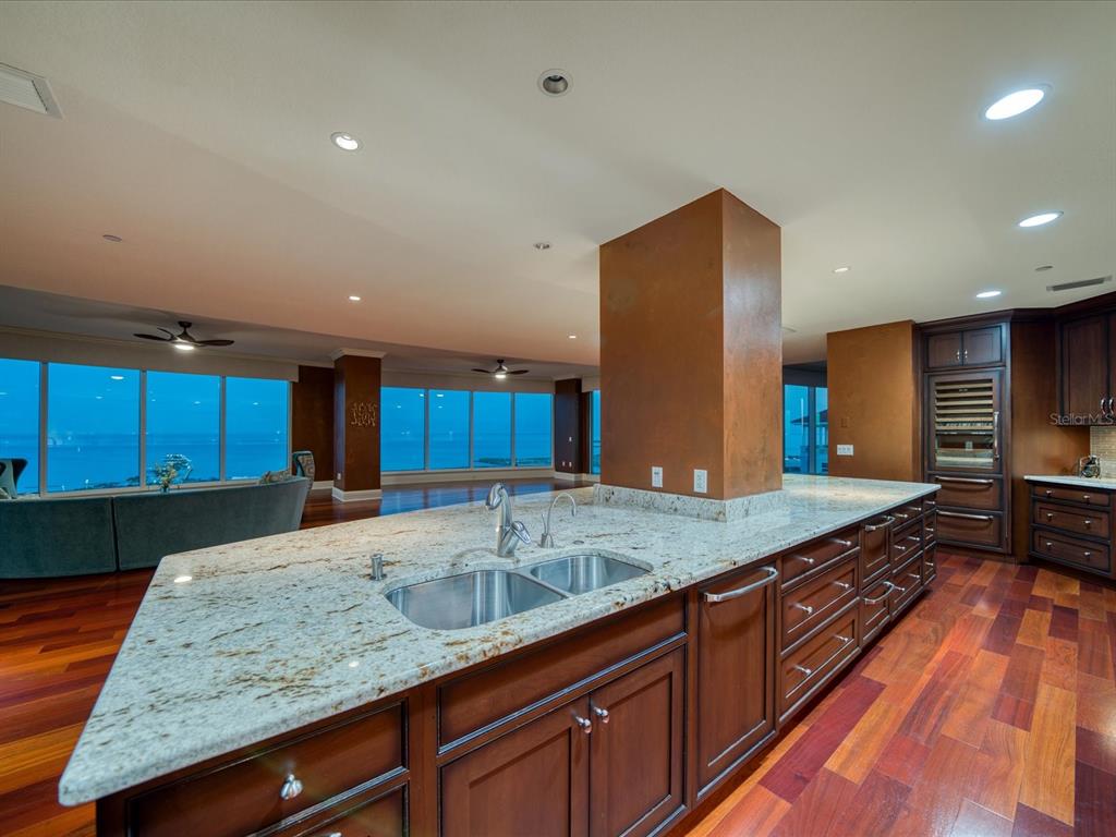 OVATION CONDO - Residential