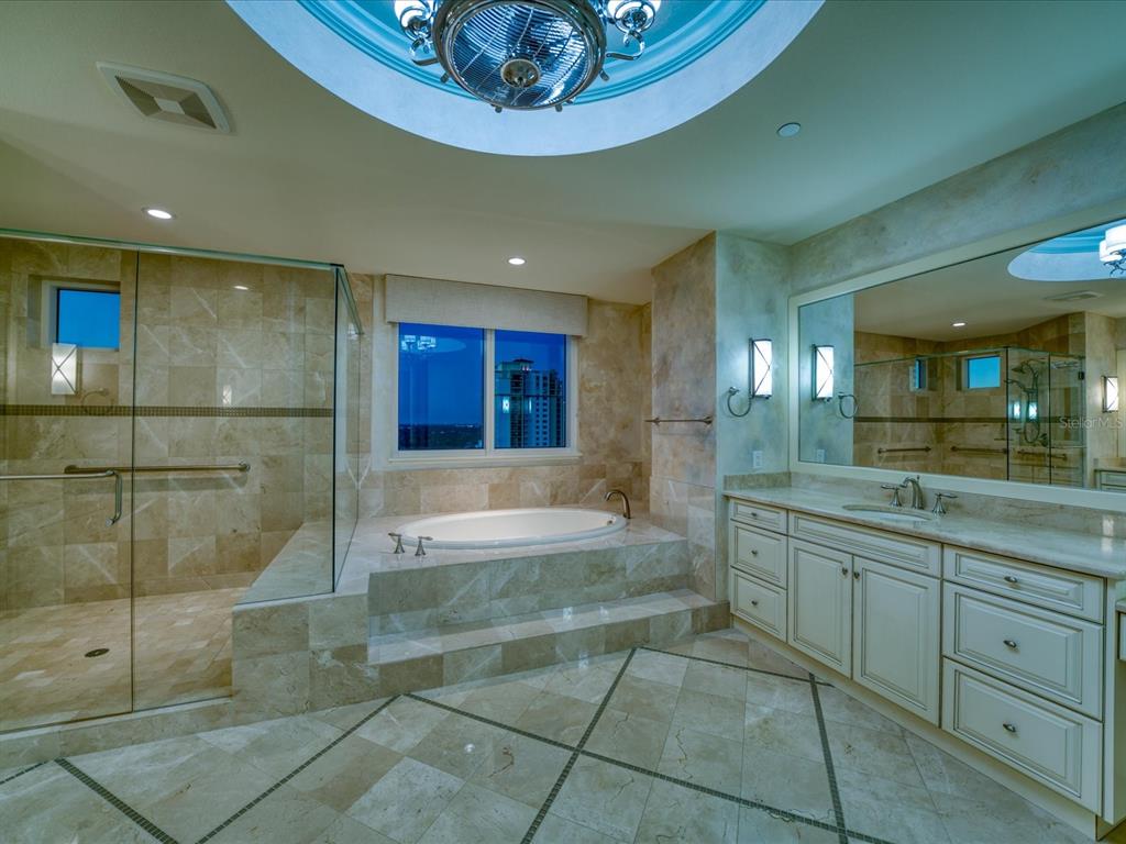 OVATION CONDO - Residential