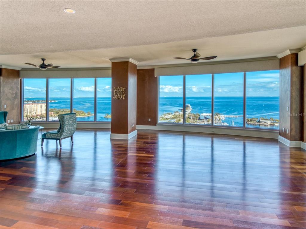 OVATION CONDO - Residential