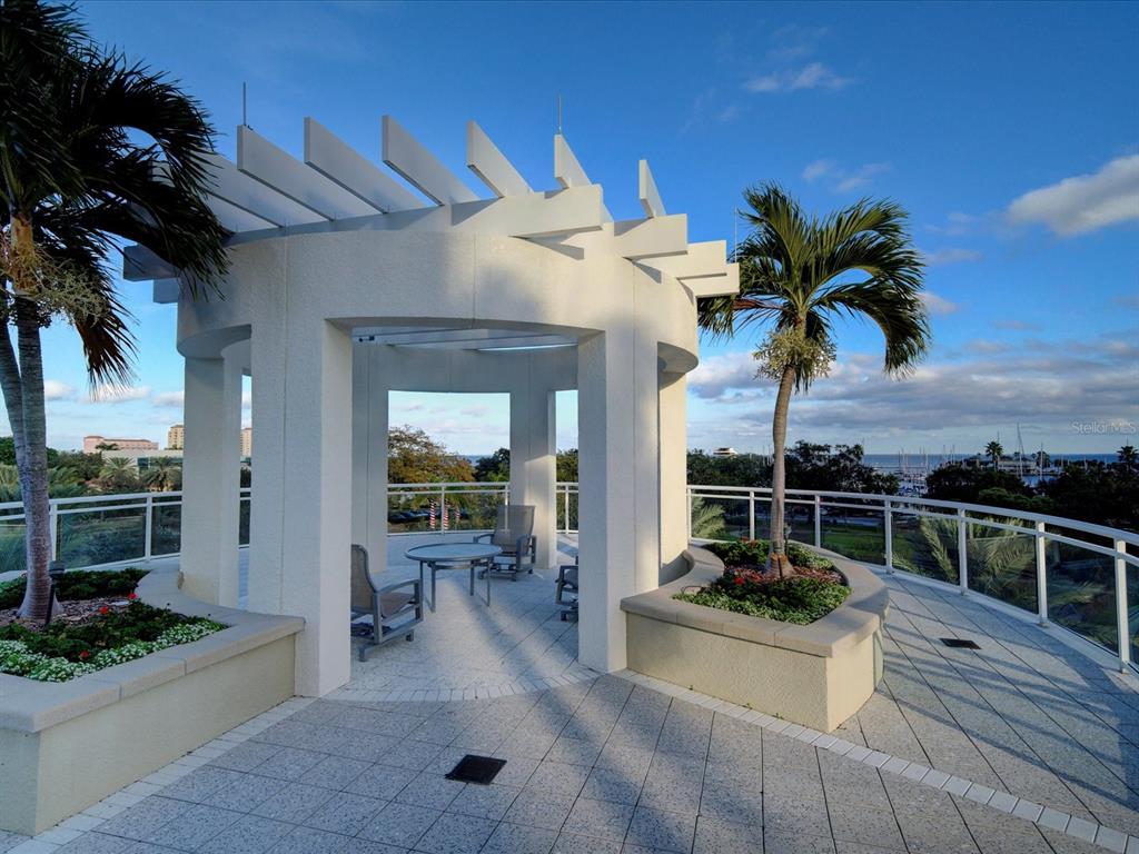 OVATION CONDO - Residential