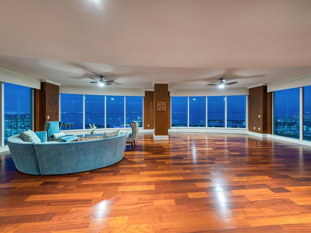 OVATION CONDO - Residential