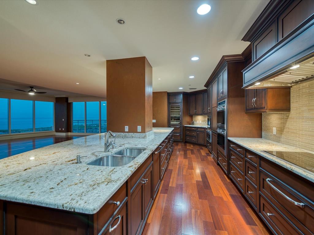 OVATION CONDO - Residential