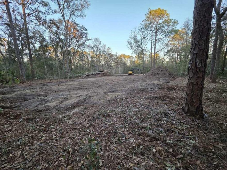 Great opportunity to own 0.21 acres of vacant land in the growing community of Interlachen! The land has been completely cleared of all trees and is ready for construction or for any use the new owner chooses. This property offers a clean slate for building your dream project or investment. Owner-to-owner financing available!!
This 75 x 125 residential lot offers a peaceful setting surrounded by natural Florida beauty and nearby lakes. Zoned R-2 residential, the property allows for site-built or manufactured homes, making it a flexible option for homeowners, investors, or those looking to build in a quiet rural area. The lot is located on a paved road with convenient access to local shopping, dining, and outdoor recreation. Just a short drive to Gainesville, Palatka, and the St. Johns River. No HOA and plenty of potential for your future home or investment. Don’t miss this affordable piece of Florida land!