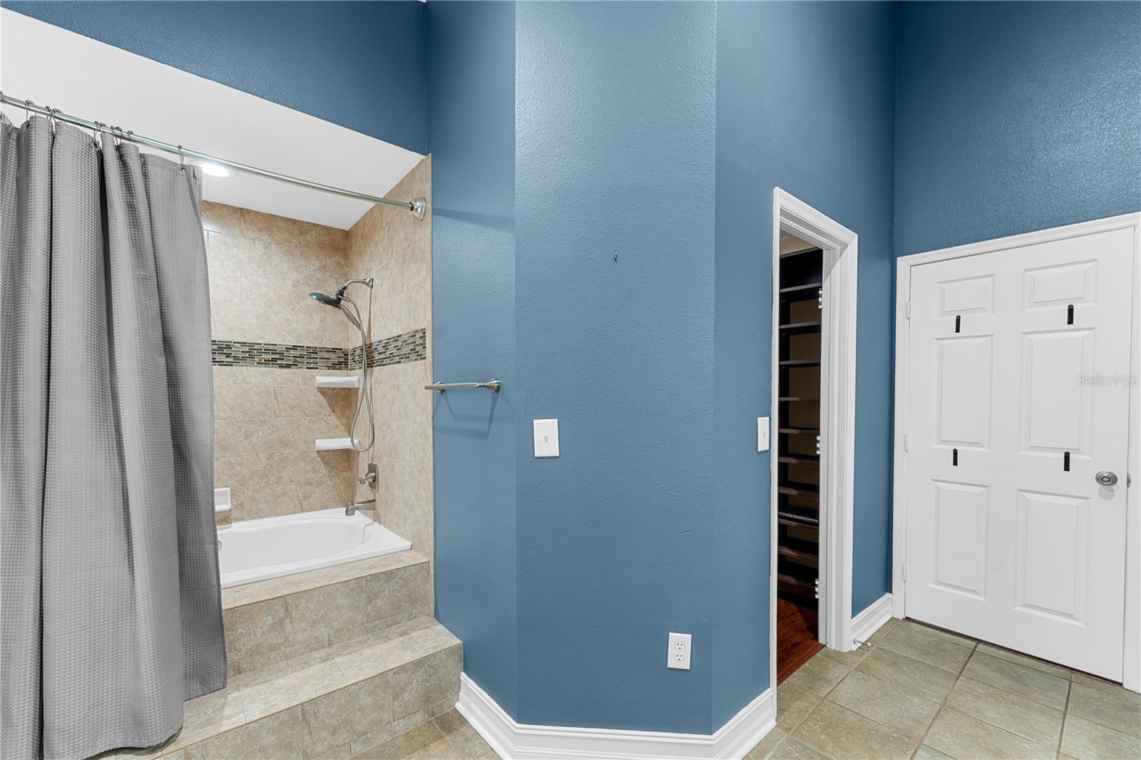 GRAND OAKS - Residential