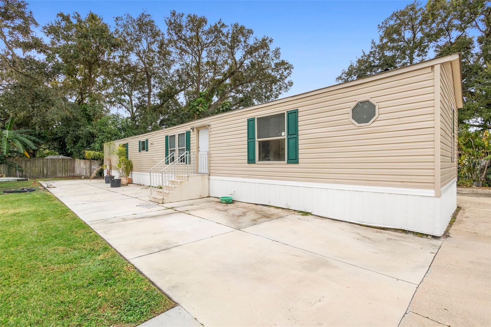 ROBINSON PINES - Residential