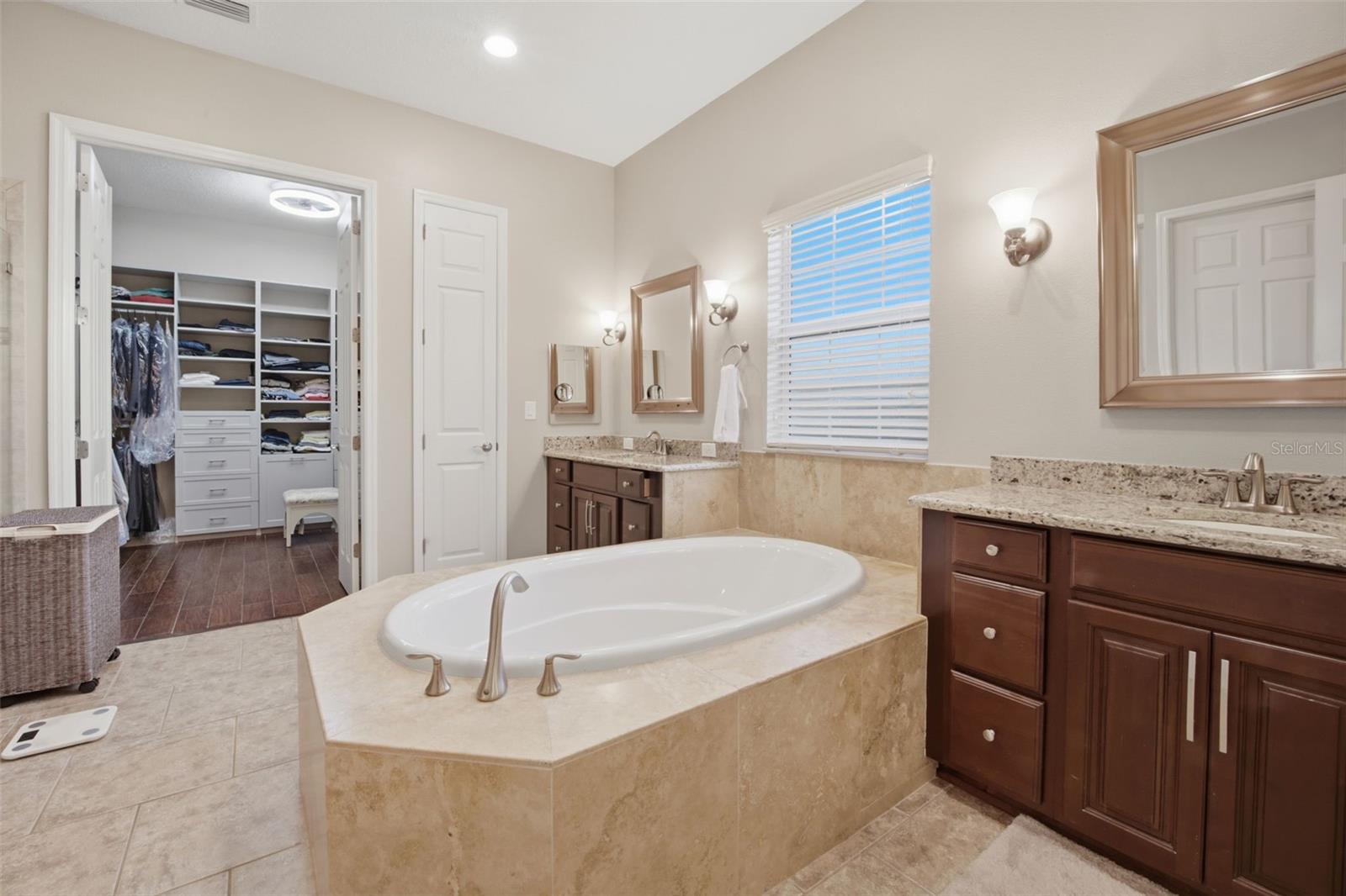 SEVEN OAKS - Residential