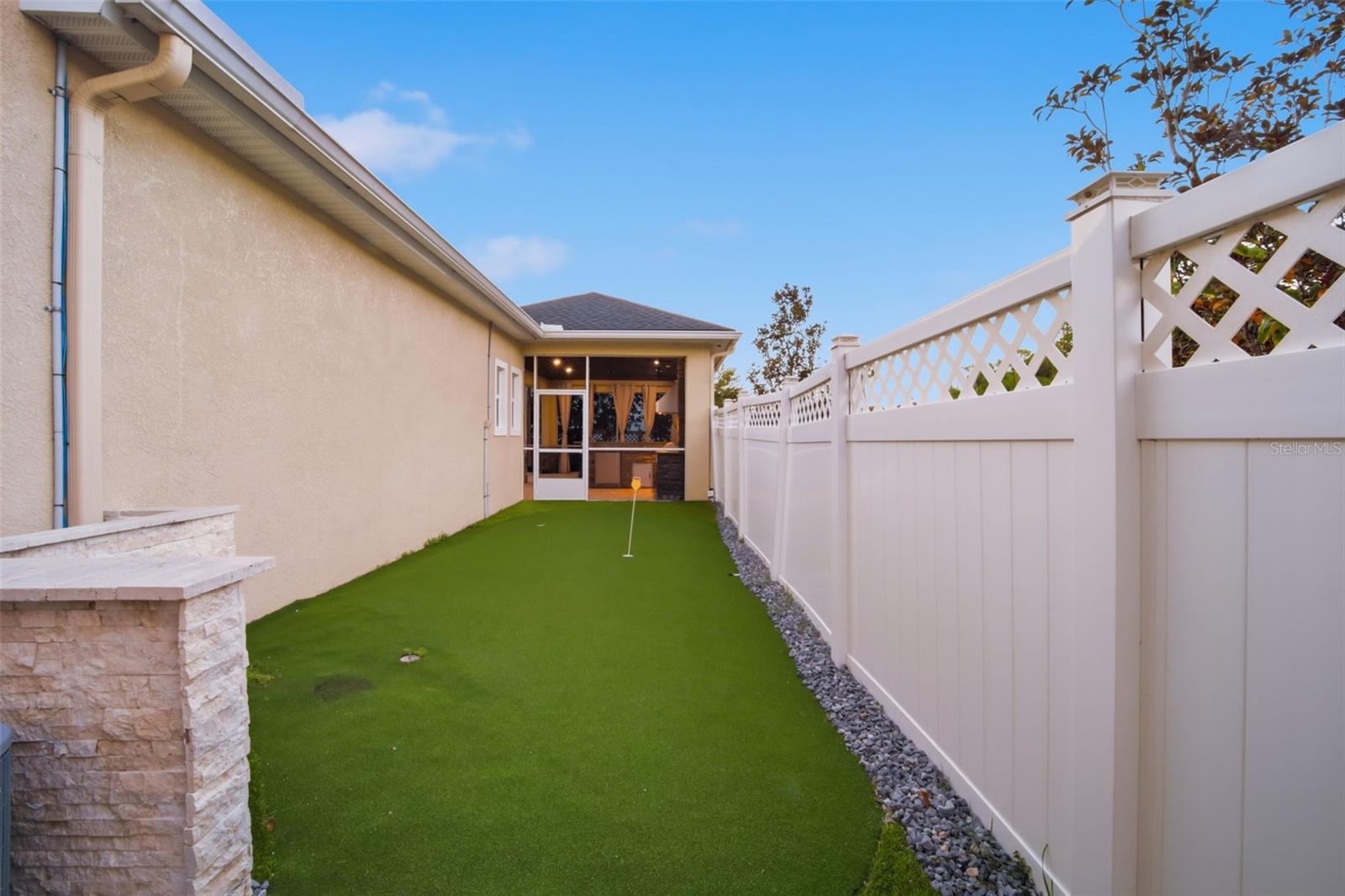 SEVEN OAKS - Residential