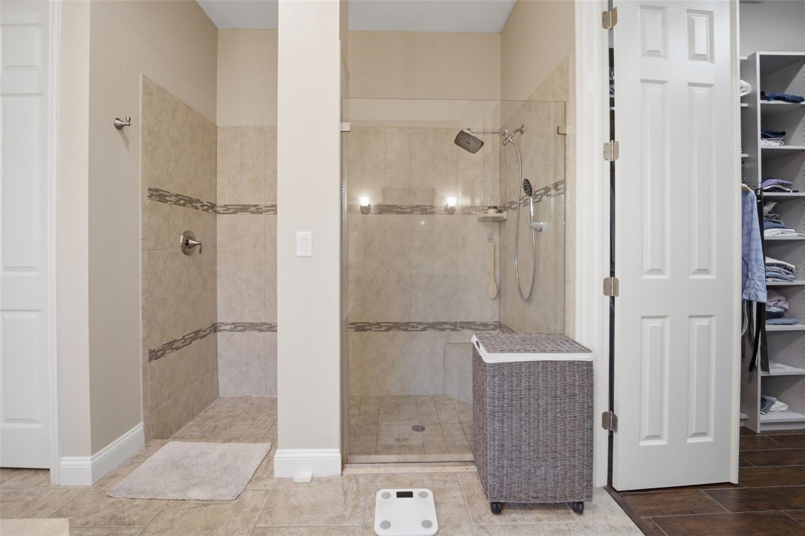 SEVEN OAKS - Residential