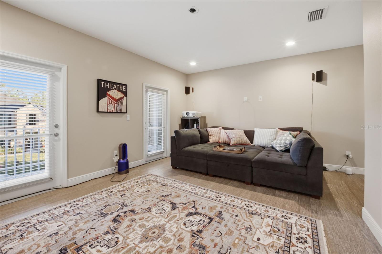 SEVEN OAKS - Residential