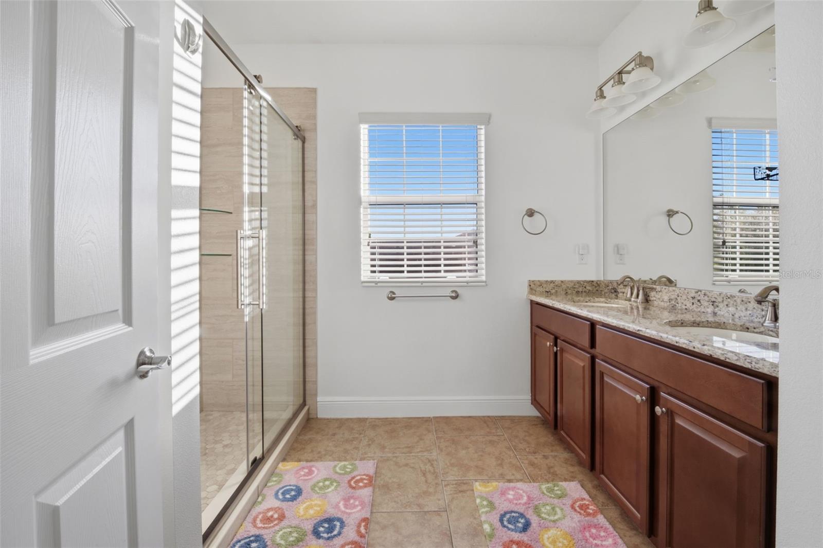 SEVEN OAKS - Residential