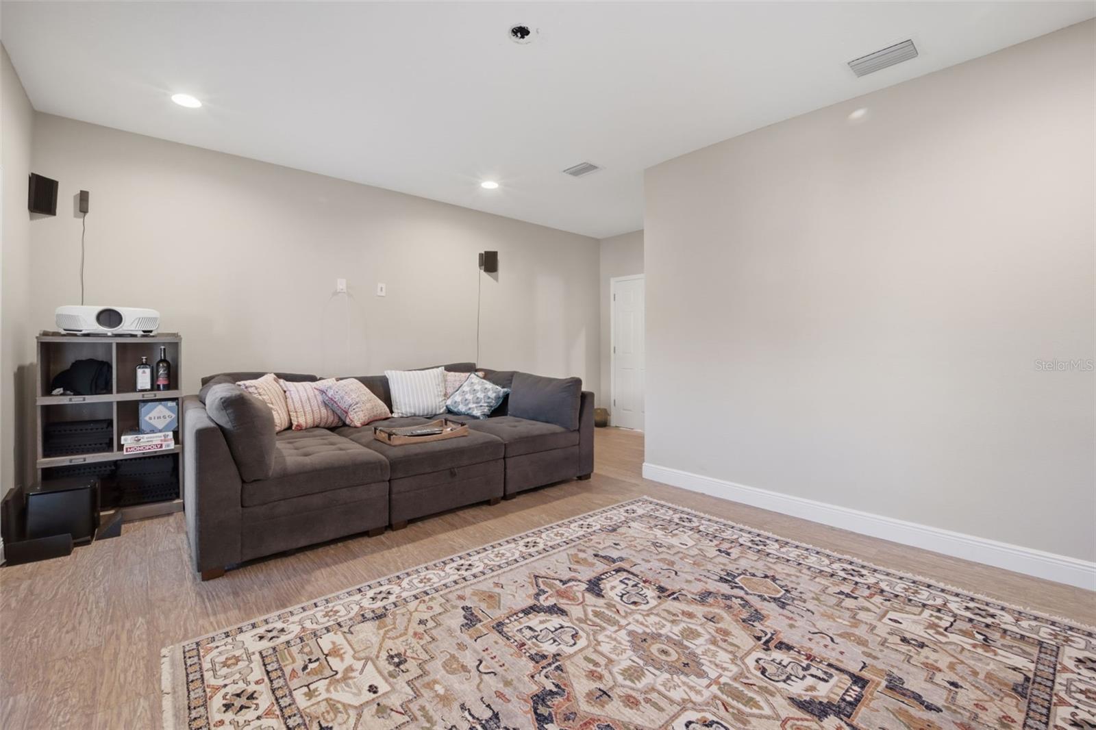 SEVEN OAKS - Residential