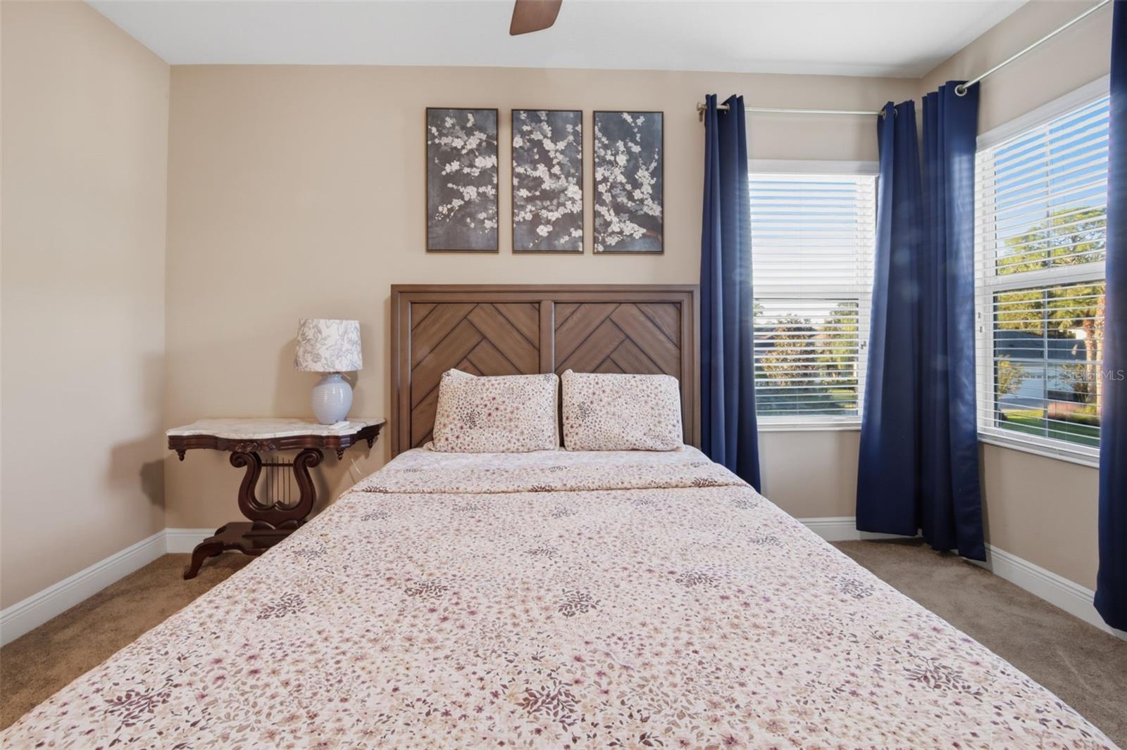 SEVEN OAKS - Residential