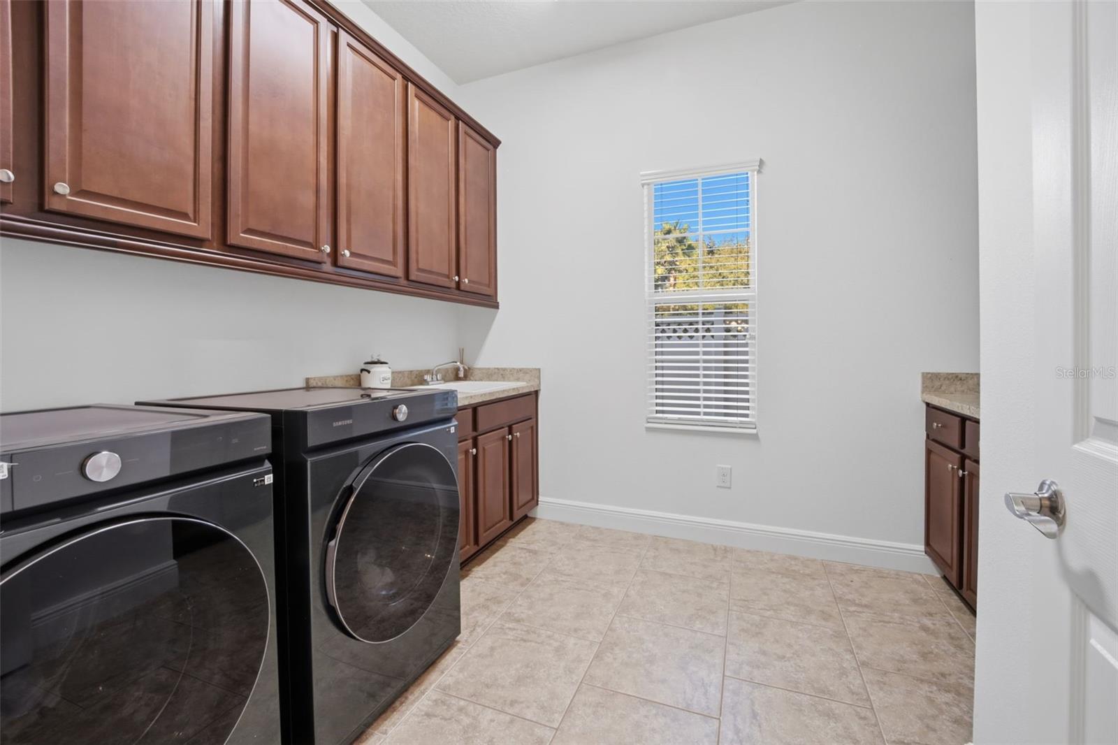 SEVEN OAKS - Residential