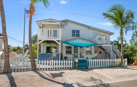 Photo of 115 99th Avenue, Treasure Island, FL 33706 (MLS # TB8443619) Photo of 115 99th Avenue, Treasure Island, FL 33706 (MLS # TB8443619)