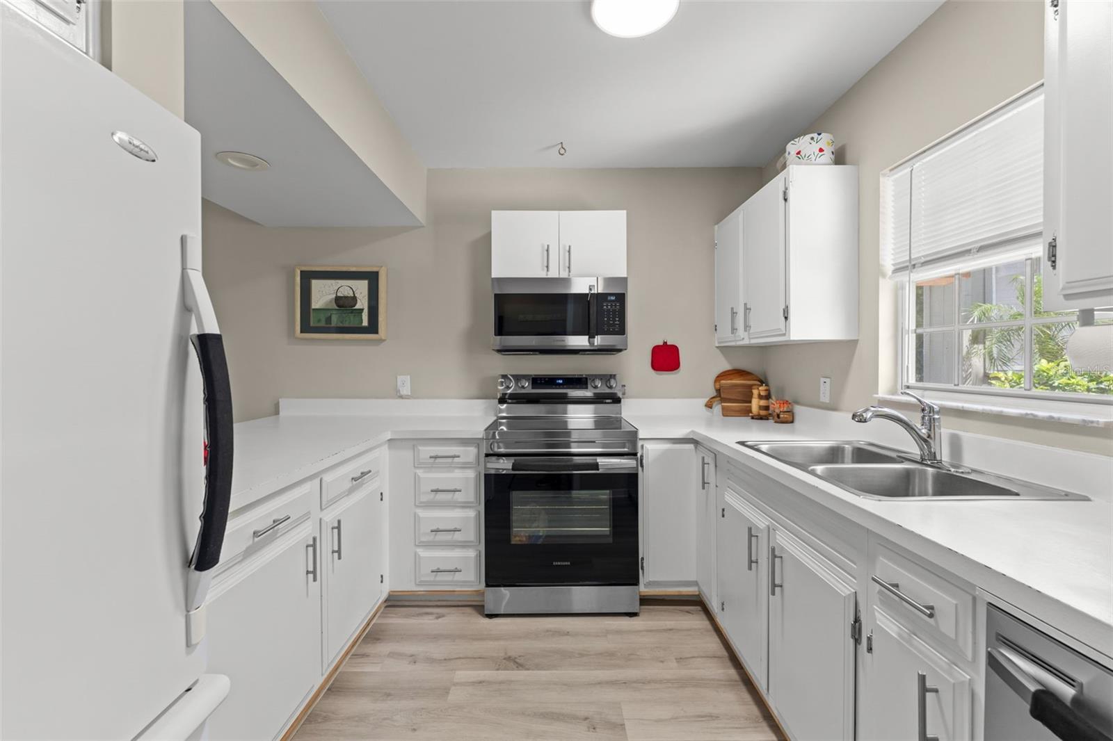 1076 VILLA LANE 68