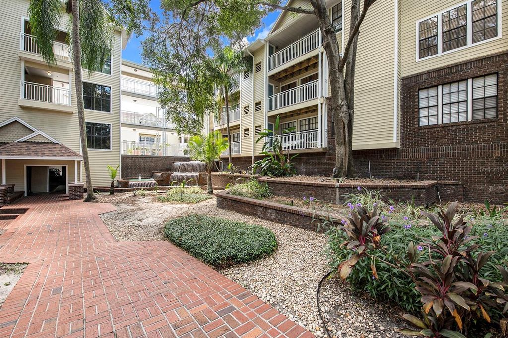 Photo of 1000 W Horatio Street #301, Tampa, FL 33606 (MLS # TB8513384)