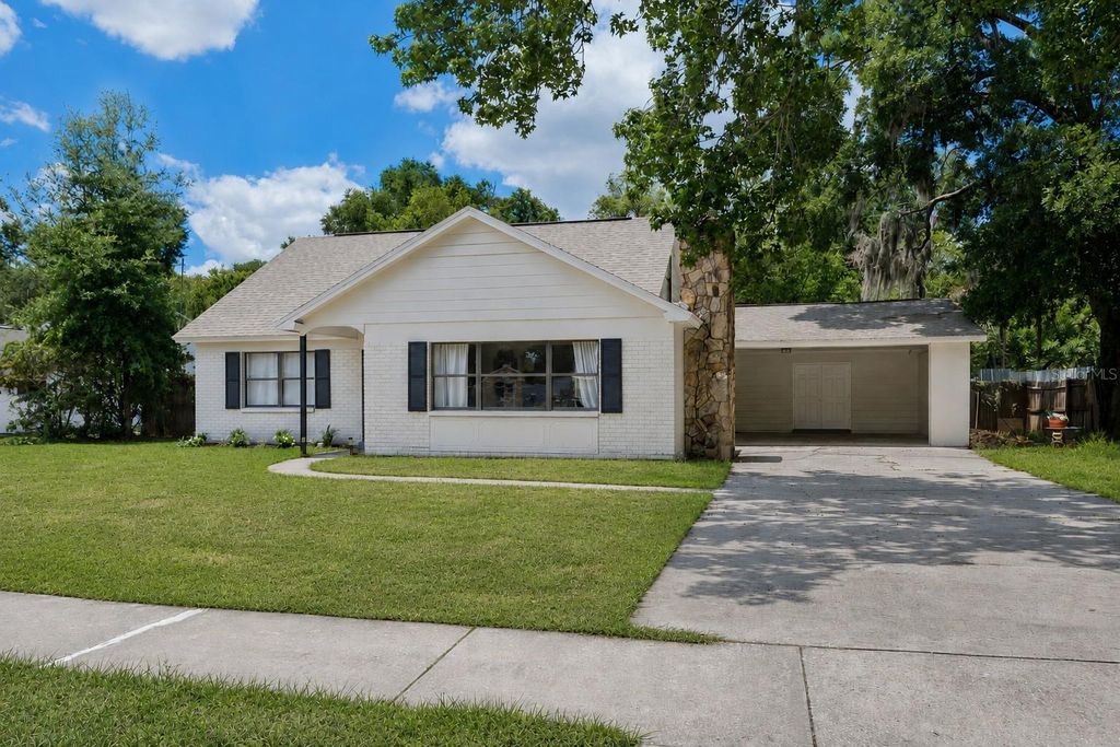 Photo of 11116 N 19th Street, Tampa, FL 33612 (MLS # TB8507929)