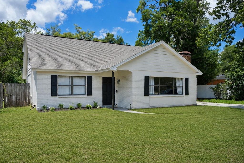 Photo of 11116 N 19th Street, Tampa, FL 33612 (MLS # TB8507929)