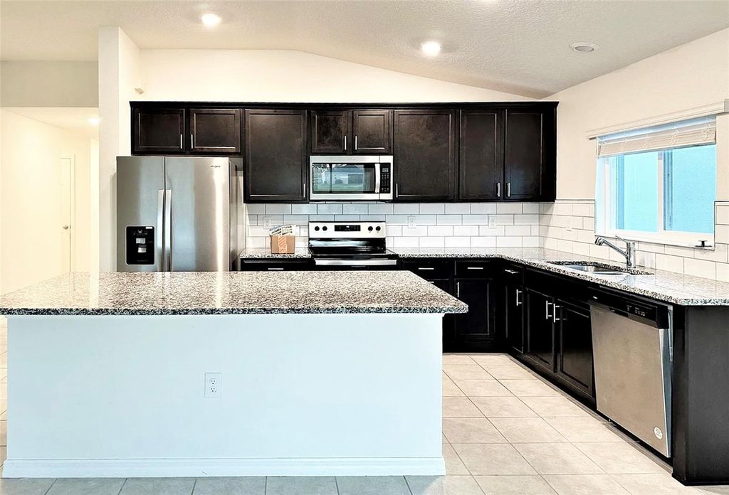 Photo of 3540 74th Avenue Cir E, Sarasota, FL 34243 (MLS # A4687598)