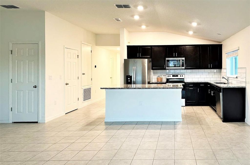 Photo of 3540 74th Avenue Cir E, Sarasota, FL 34243 (MLS # A4687598)