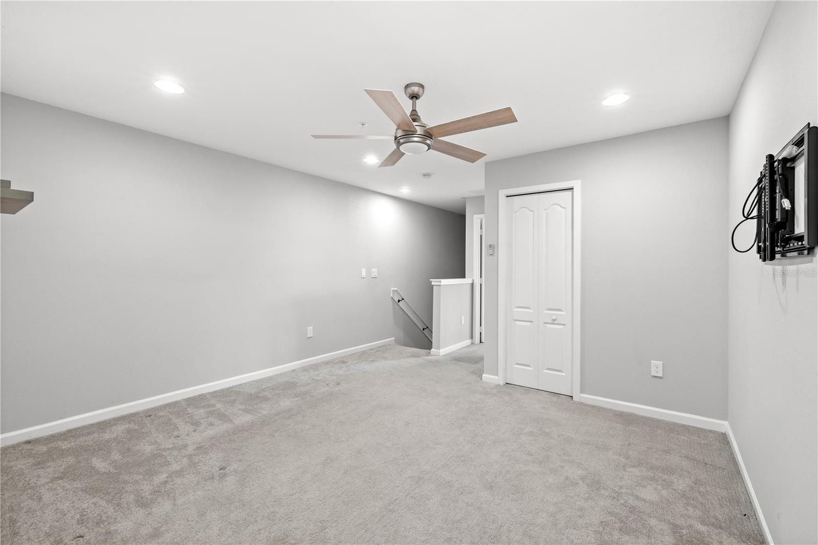 HIDDEN LAKE RESERVE - Residential Lease