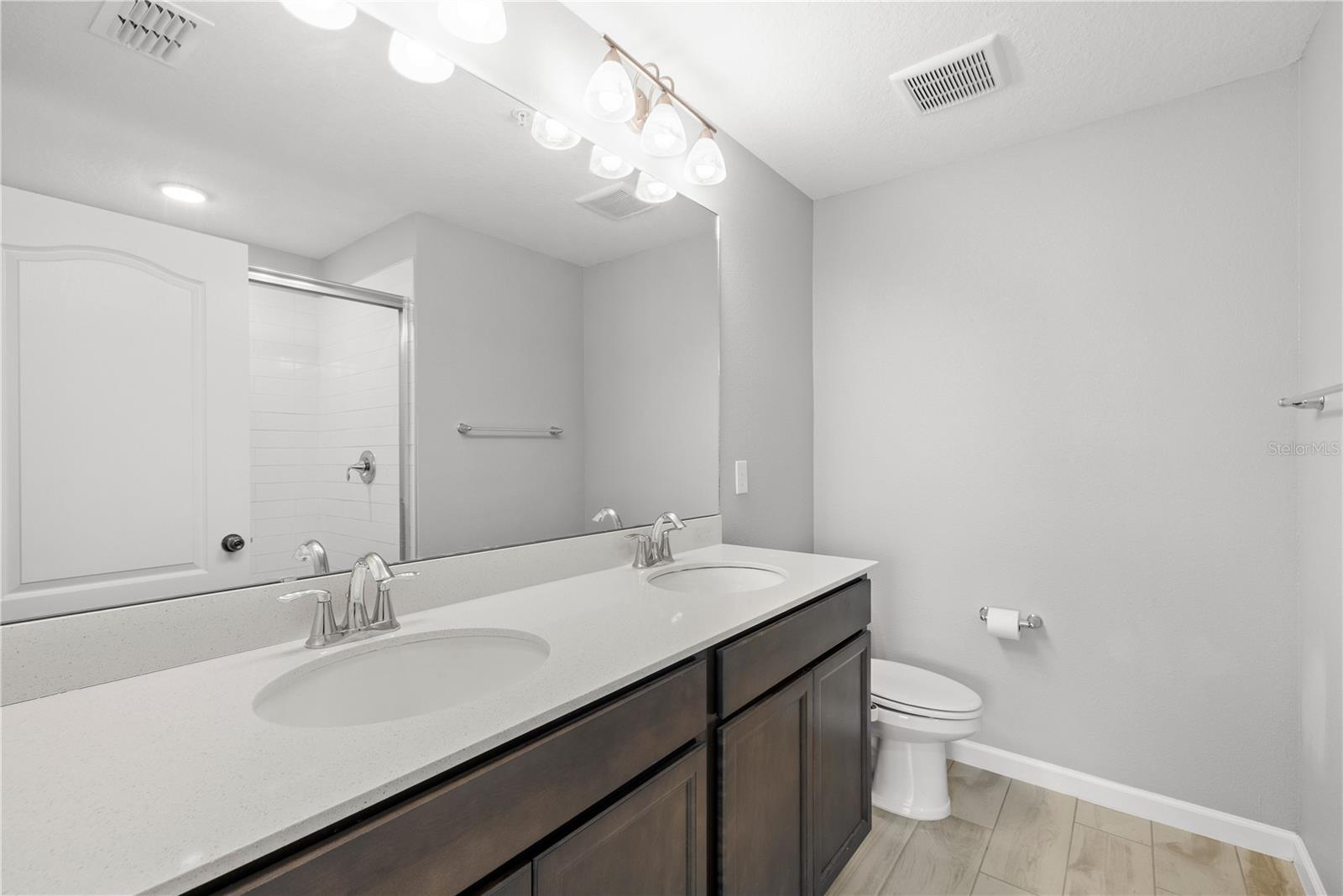 HIDDEN LAKE RESERVE - Residential Lease