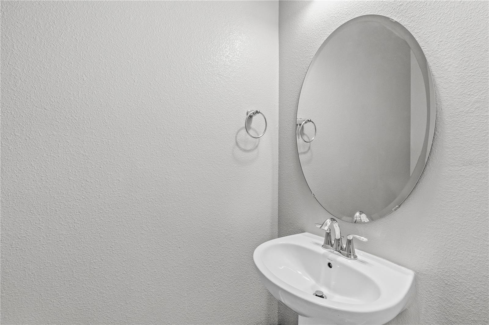 HIDDEN LAKE RESERVE - Residential Lease