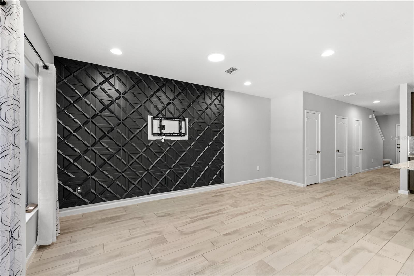 HIDDEN LAKE RESERVE - Residential Lease