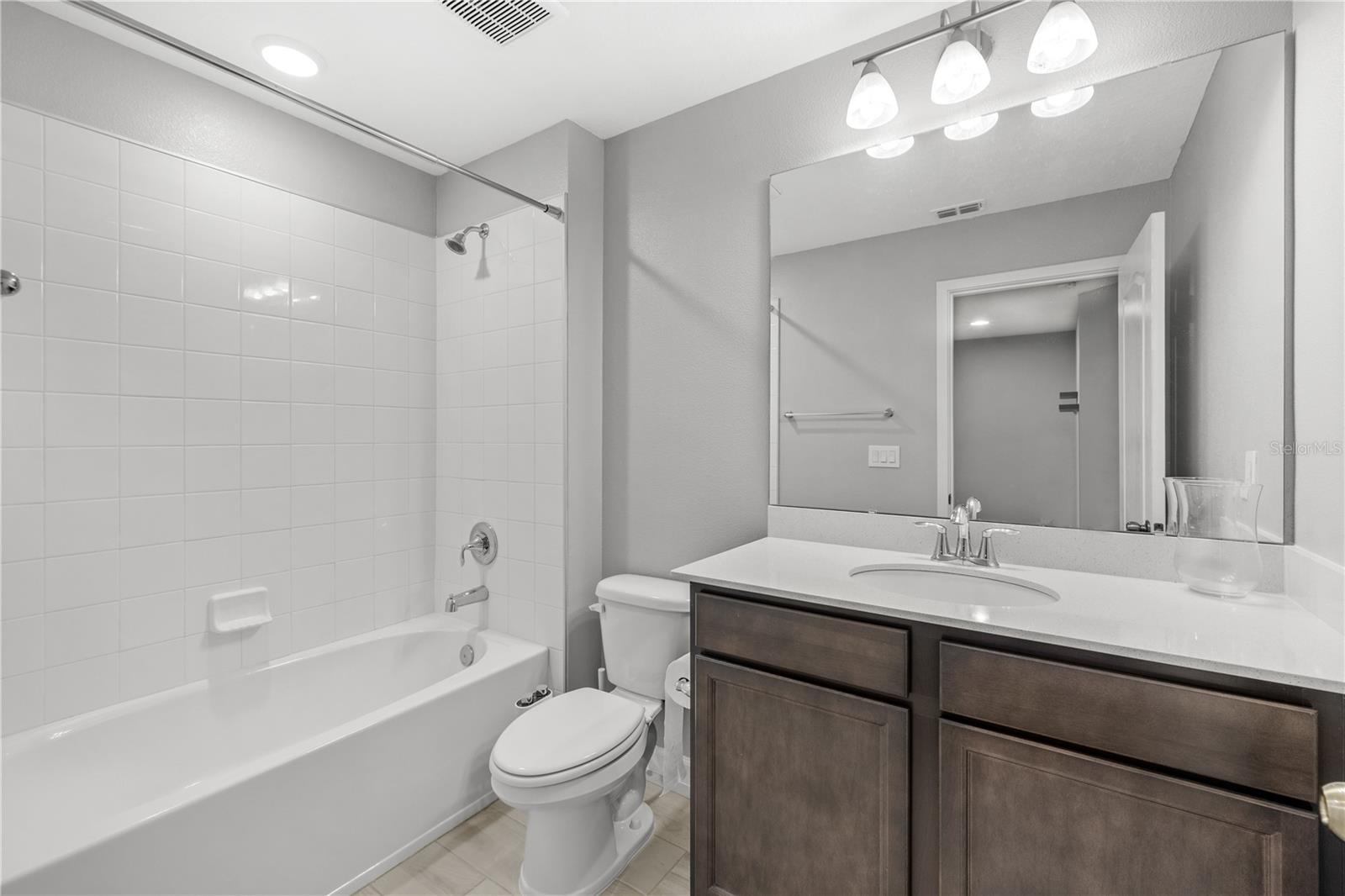 HIDDEN LAKE RESERVE - Residential Lease