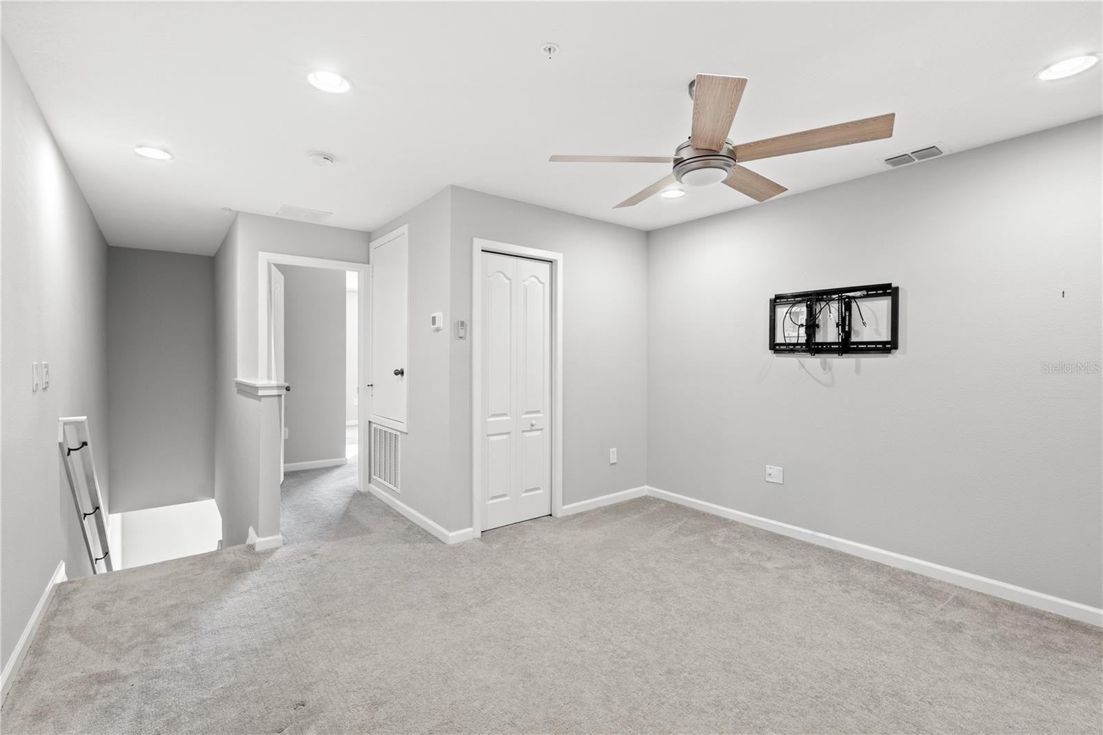 HIDDEN LAKE RESERVE - Residential Lease