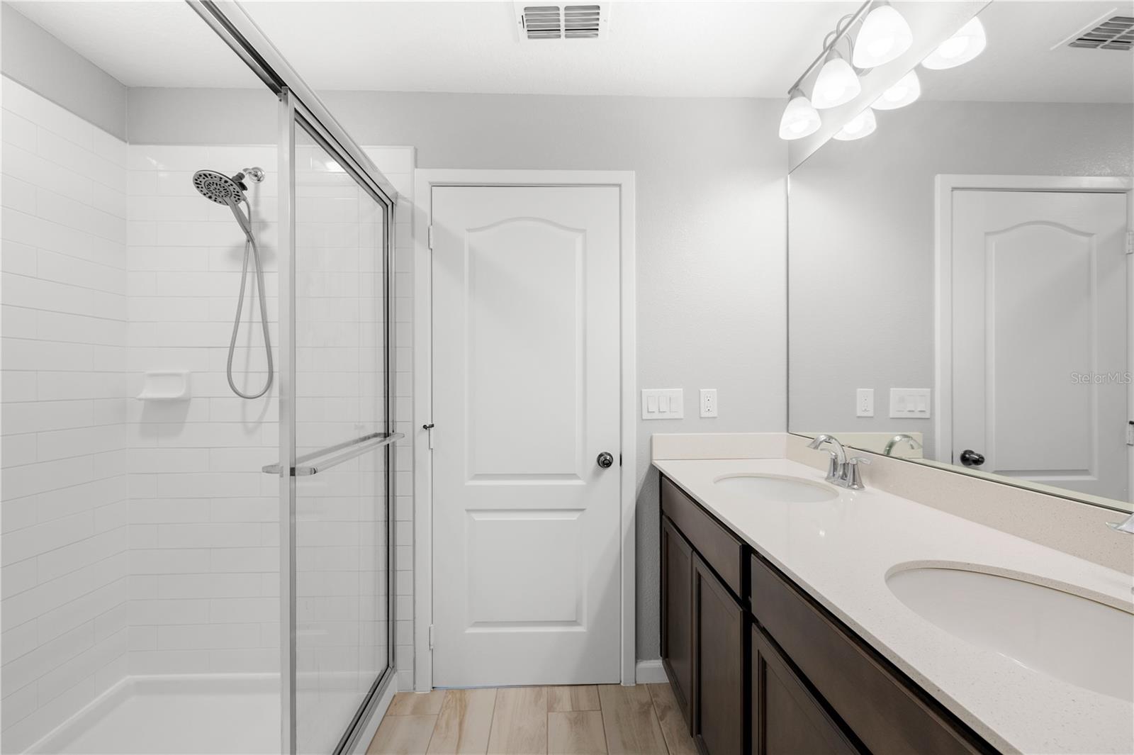 HIDDEN LAKE RESERVE - Residential Lease