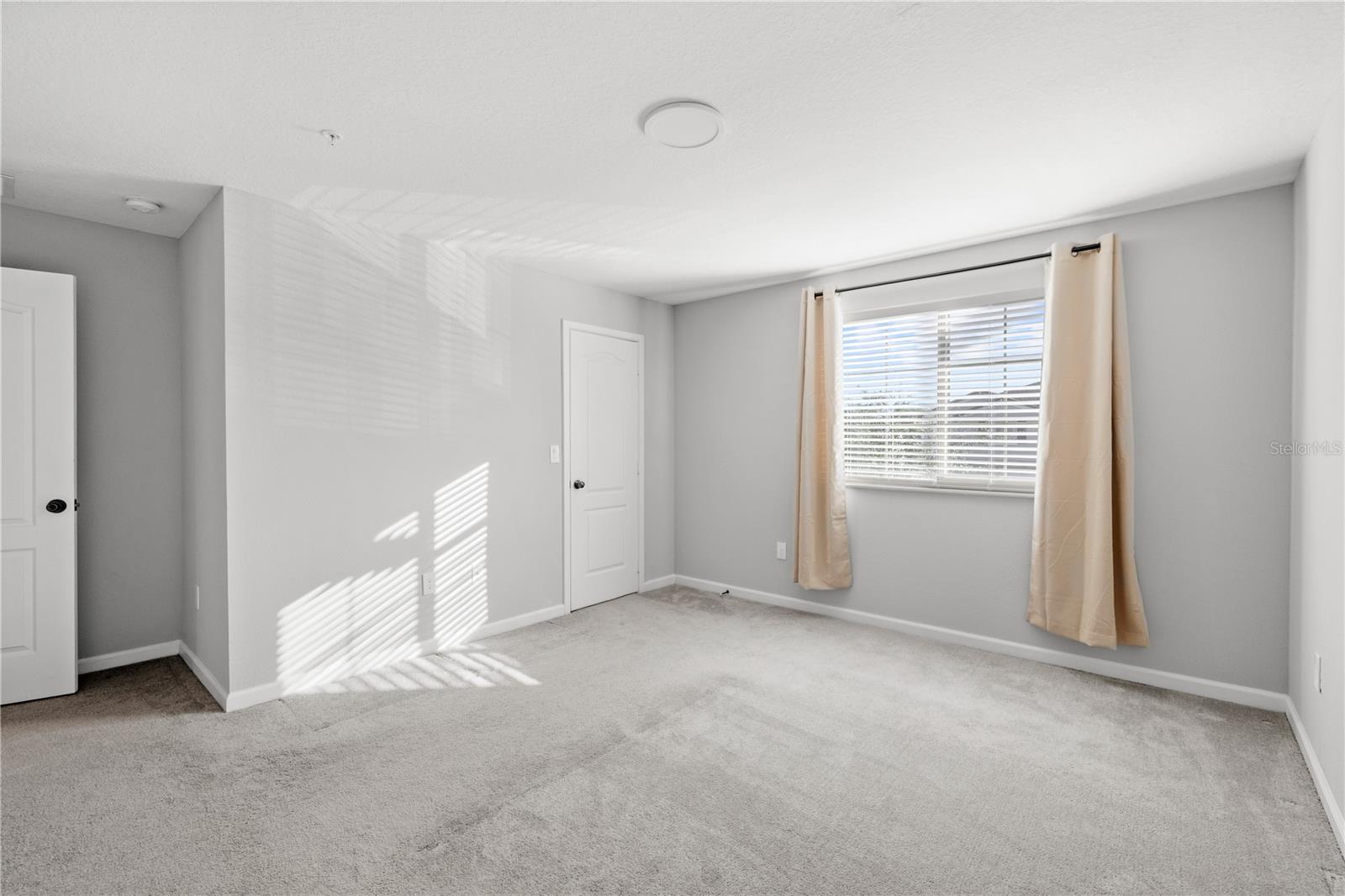 HIDDEN LAKE RESERVE - Residential Lease