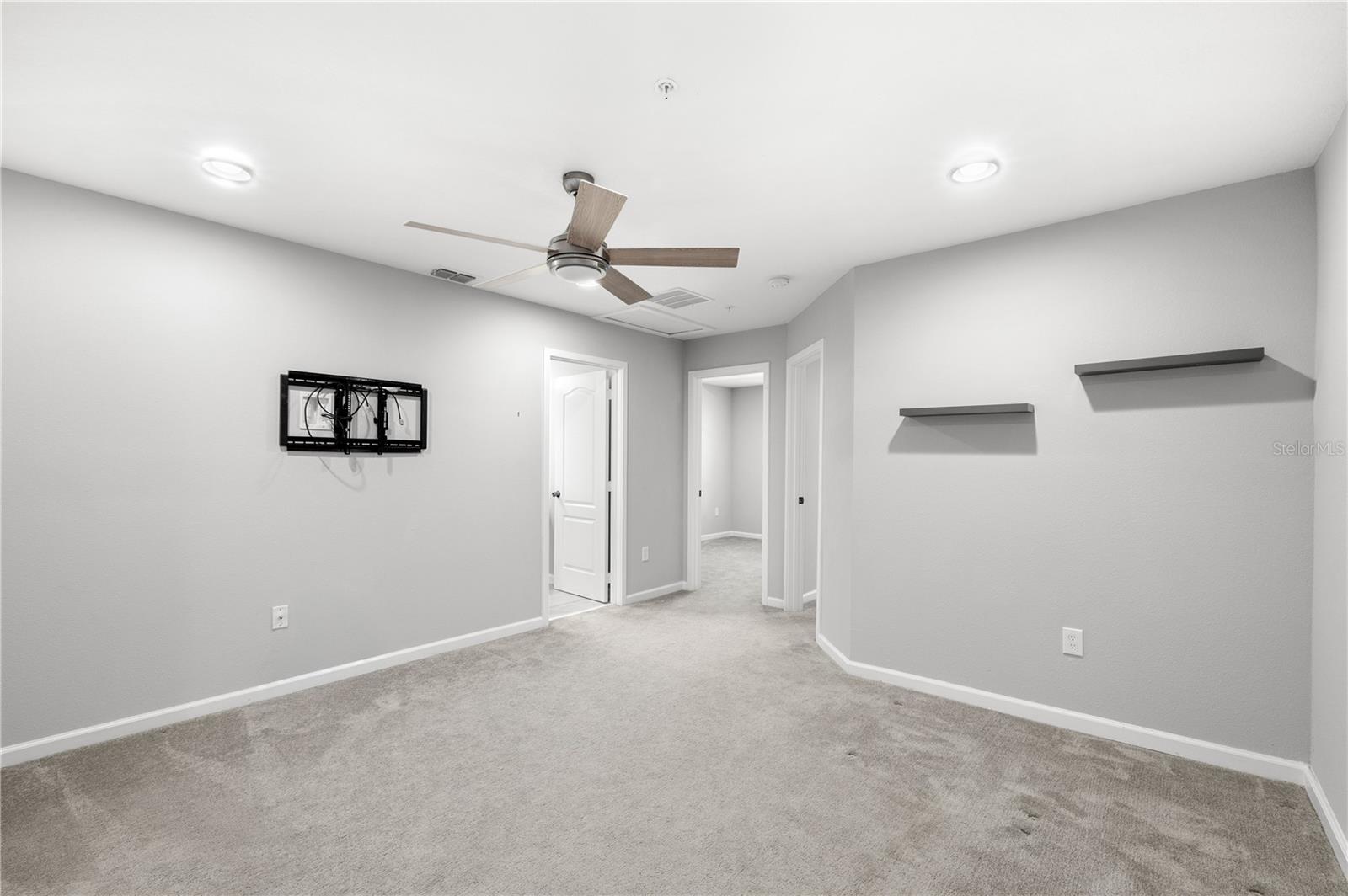 HIDDEN LAKE RESERVE - Residential Lease